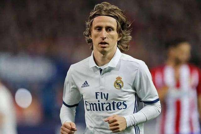 迈尼昂在加比亚社媒动态下留言，后者回复：请续约