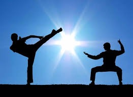 网友在梅西夜访诺坎普时偶遇他，梅西还向镜头打了招呼