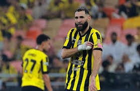 把持不住！国外知名模特穿透明装战衣cos《剑星》伊芙