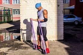 NBA：快船主场险胜鹈鹕